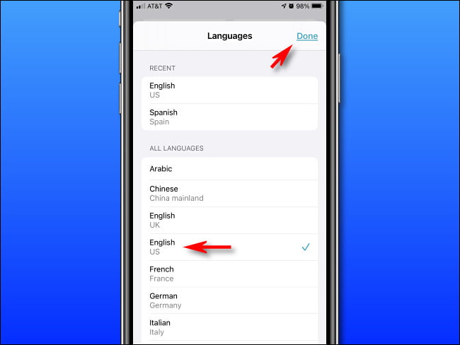 في ترجمة Apple على iPhone ، حدد لغة من القائمة ، ثم انقر على "تم".