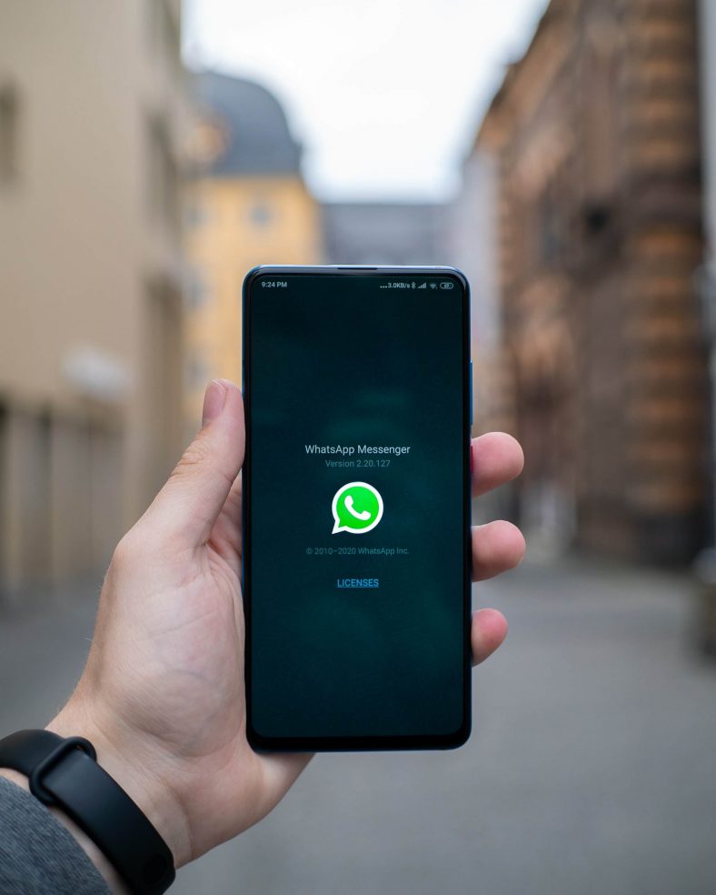 Hoe kinne jo WhatsApp -berjochten ferstjoere sûnder in kontaktpersoan ta te foegjen