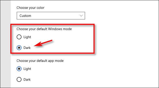 ضمن "اختيار وضع Winodws الافتراضي" ، حدد "داكن".