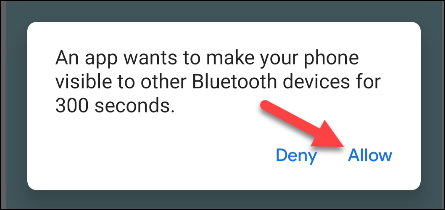 افتح التطبيق وانقر على "سماح" لجعل هاتف اندرويد الخاص بك مرئيًا لأجهزة Bluetooth الأخرى