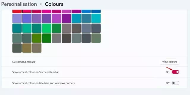 قم تفعيل خيار (Show accent color on Start and taskbar) وهو لإظهار لون متميز على شريط البدء وشريط المهام