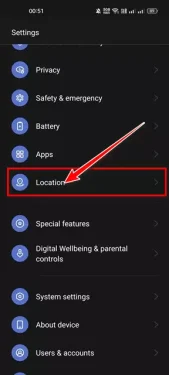 Откройте приложение «Настройки» на устройстве Android и нажмите «Местоположение».
