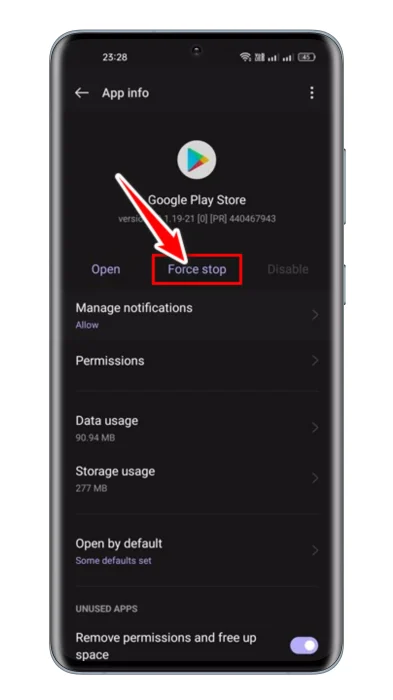 Appughjà longu nantu à l'icona di l'app Google Play Store è selezziunate App Info, dopu toccu u buttone Force Stop per furzà l'arrestu