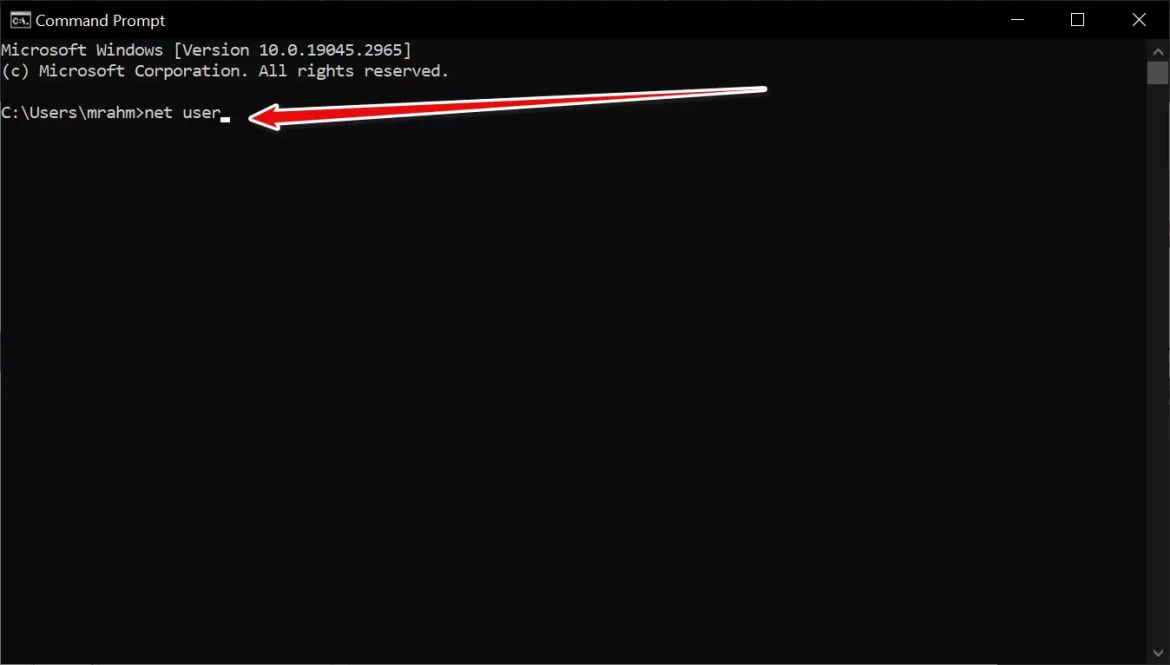 في نافذة Command prompt اكتب net user واضغط على الزر Enter